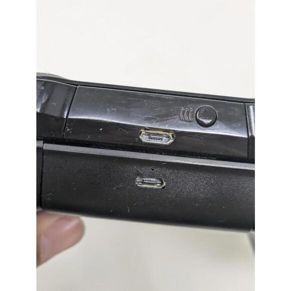 Microsoft Xbox One Wireless Controller Model 1708 -With Rechargeable Pack Black - Picture 3 of 6